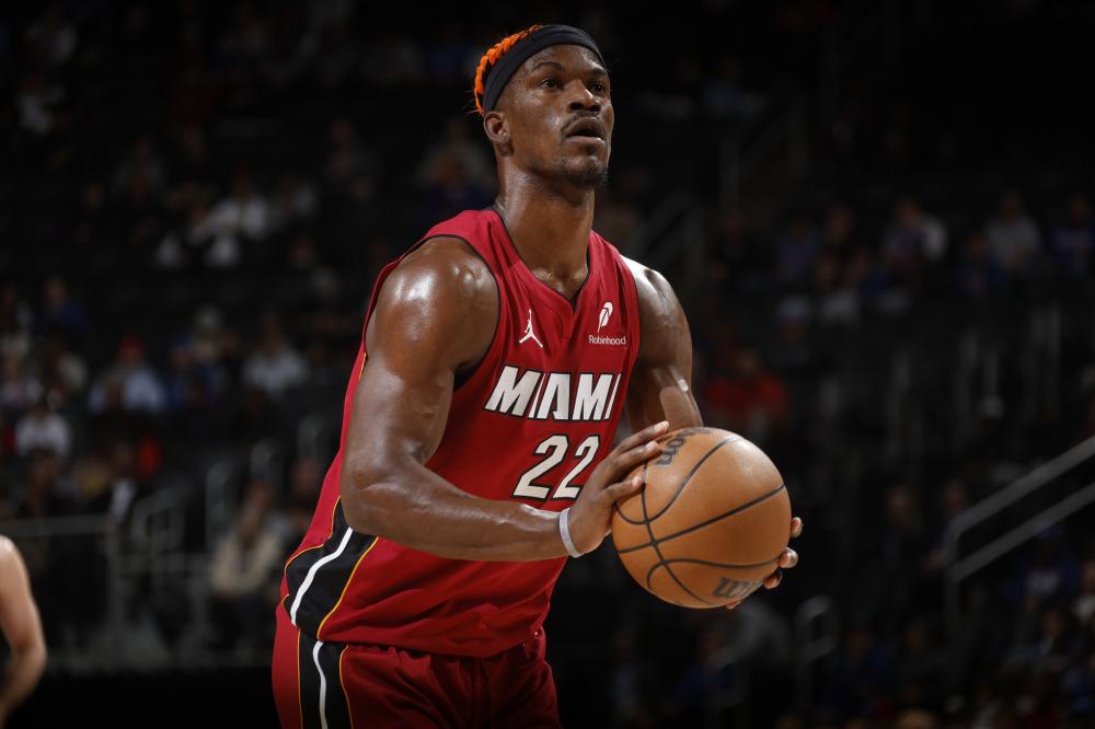 伤病人数居 伤病人数居